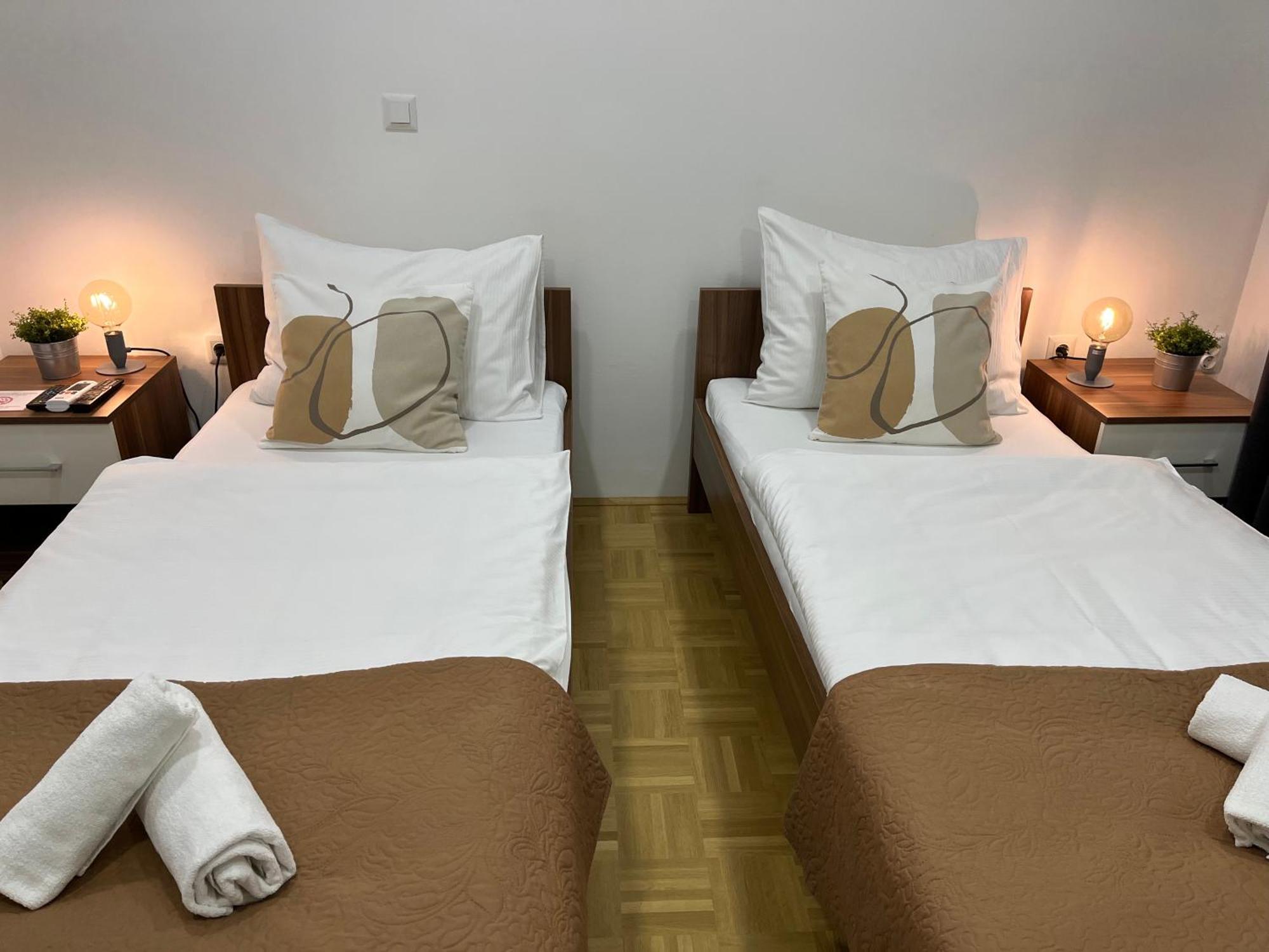 Apartmán For5 Ðakovo Exteriér fotografie