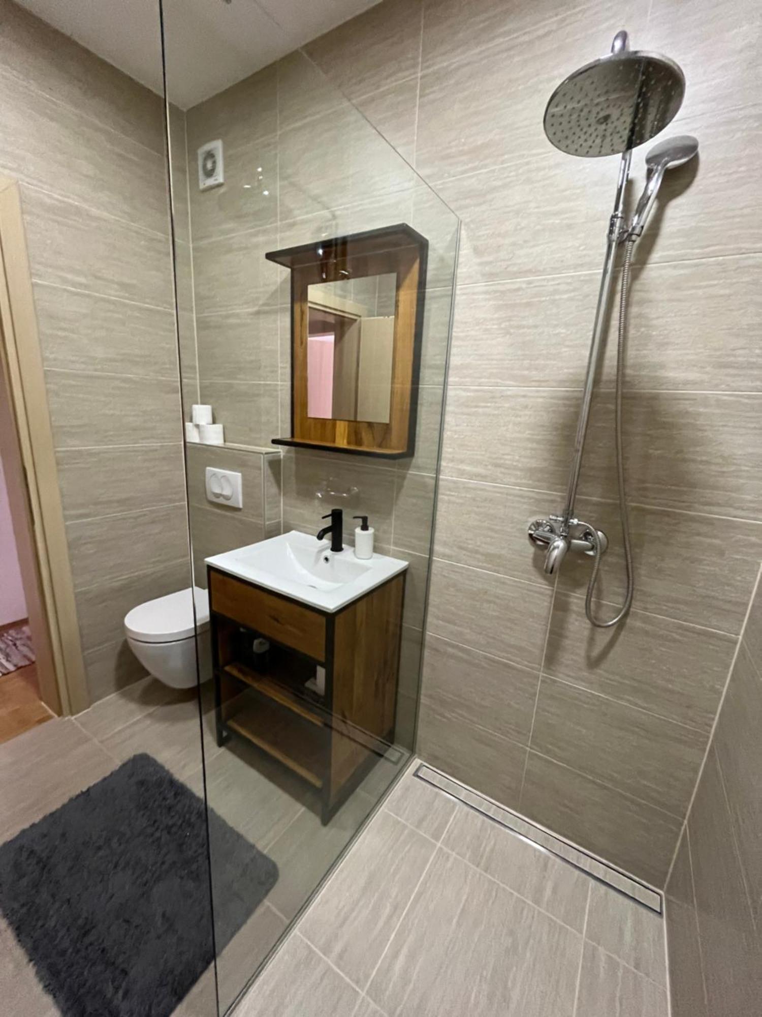 Apartmán For5 Ðakovo Exteriér fotografie
