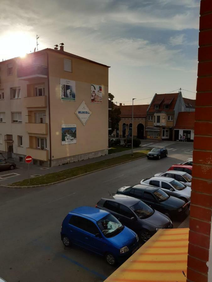 Apartmán For5 Ðakovo Exteriér fotografie