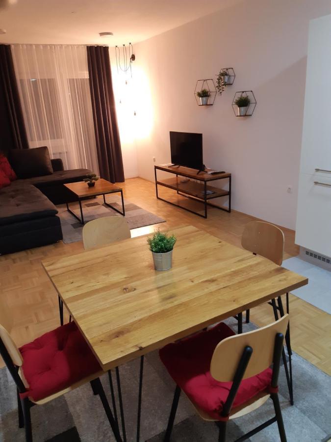 Apartmán For5 Ðakovo Exteriér fotografie